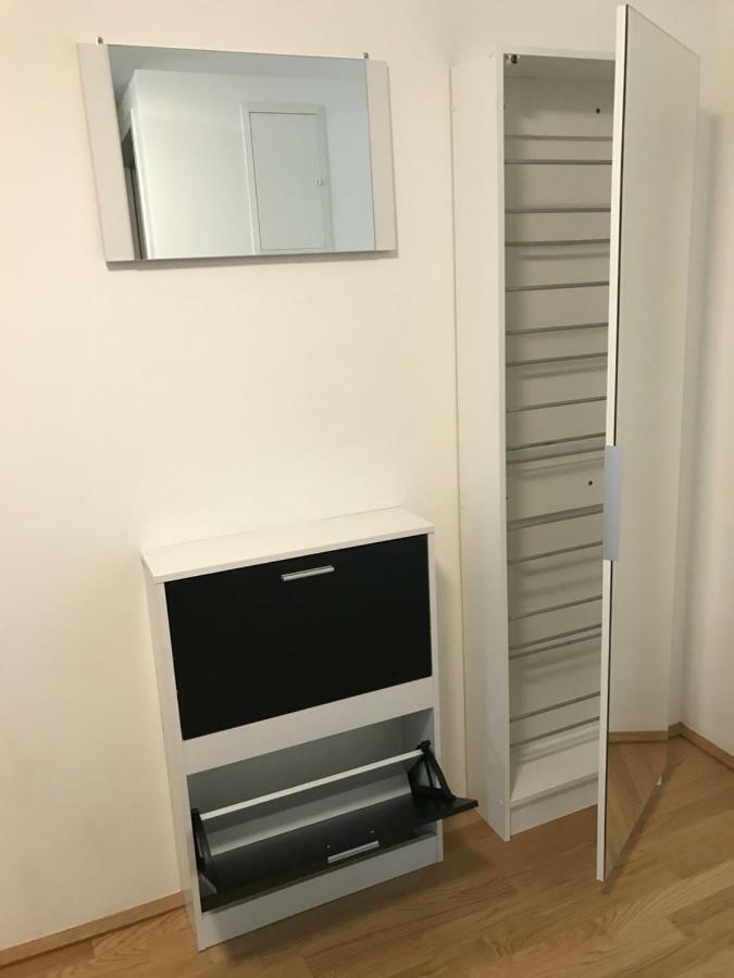 Apartment With Parking On Premise Vienna Exterior photo
