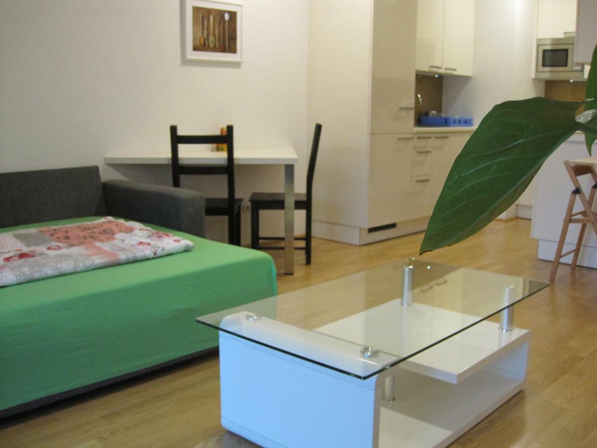 Apartment With Parking On Premise Vienna Exterior photo